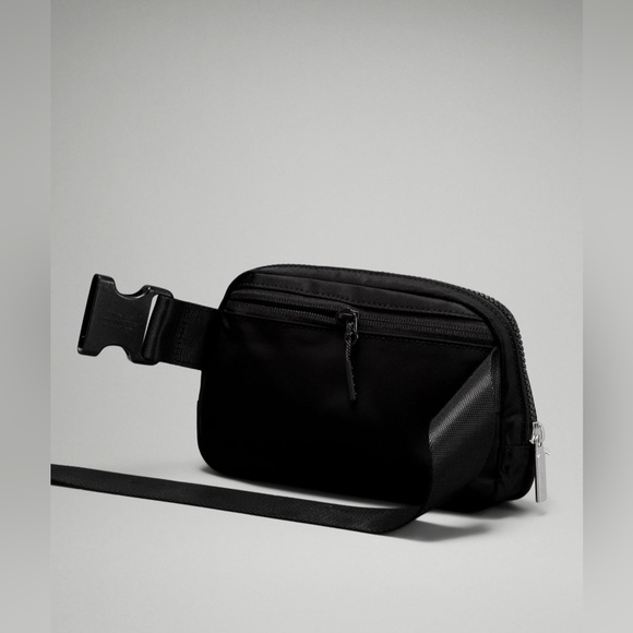 Lululemon Everywhere Belt Bag 1L - Picture 2 of 9